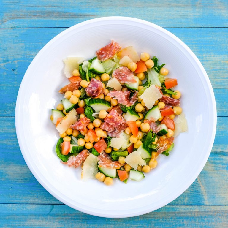 Recept: Kikkererwtensalade Met Salami | FIT.nl