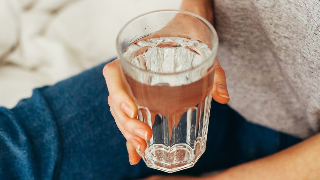 Hoeveel Water Of Vocht Moet Ik Drinken Per Dag? - FIT.nl